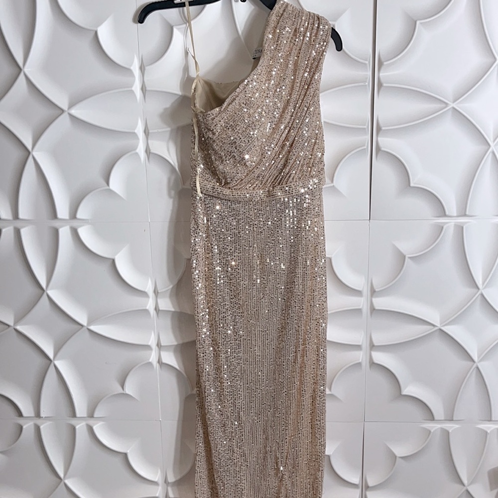Mac Duggal ieena Sequined Asymmetric Gown sz 2.  (87)